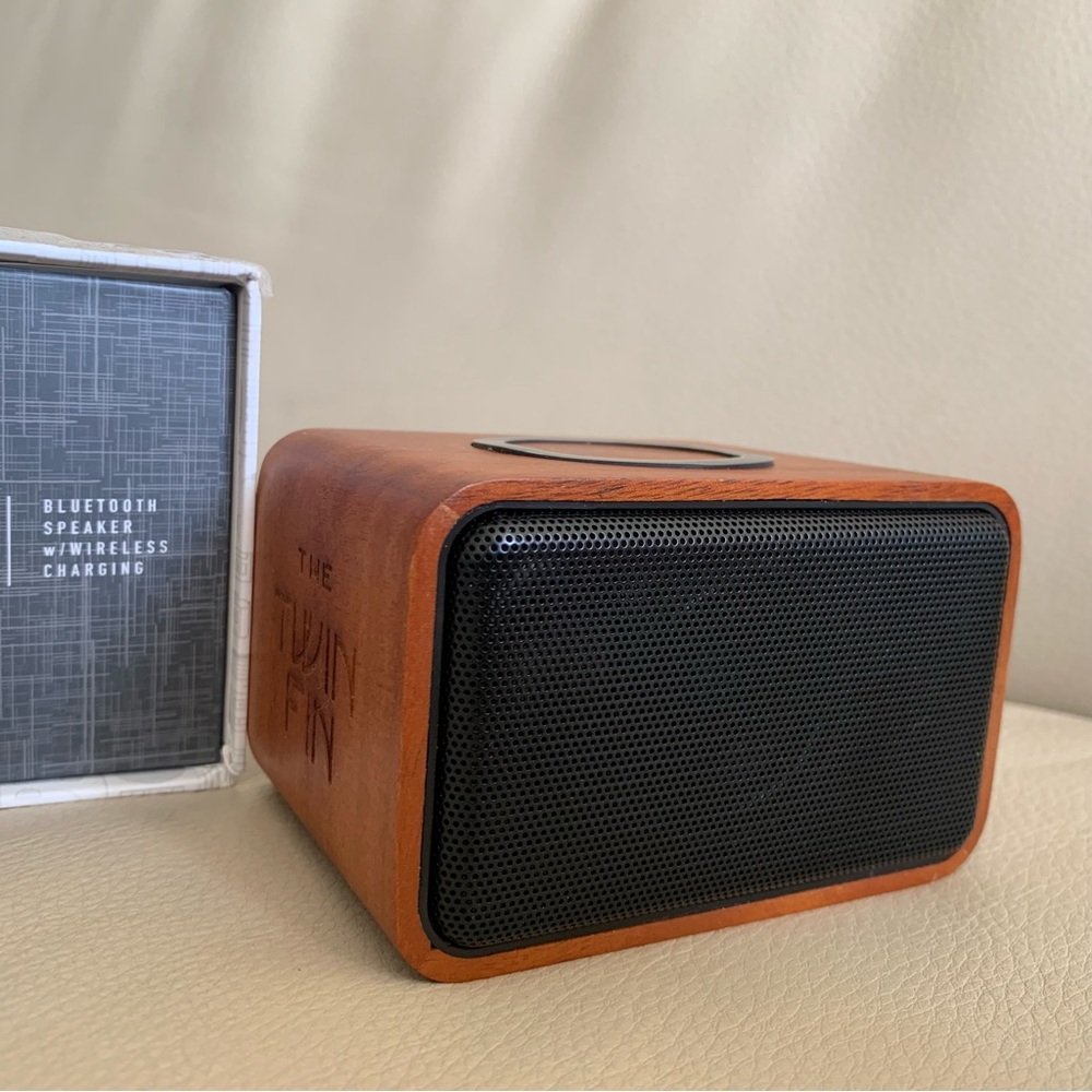 Leeds Mahogany Bluetooth Speaker Wireless Charger NIB Twin Fin Engraved